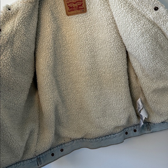 Levi's 90’s Sherpa Trucker Jacket - Picture 5 of 5